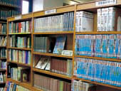 写真：北勢図書館館内